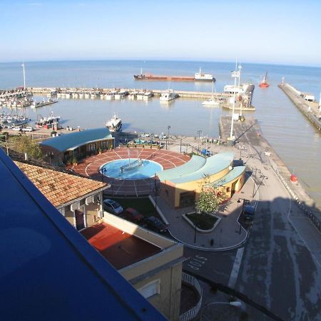 Residence Darsena Cattolica Luaran gambar