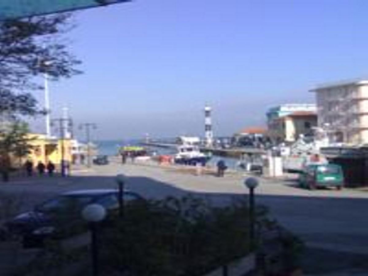 Residence Darsena Cattolica Luaran gambar