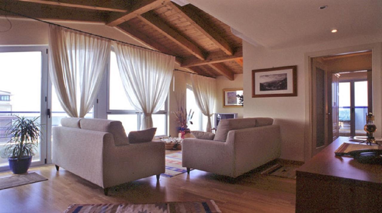 Residence Darsena Cattolica Luaran gambar